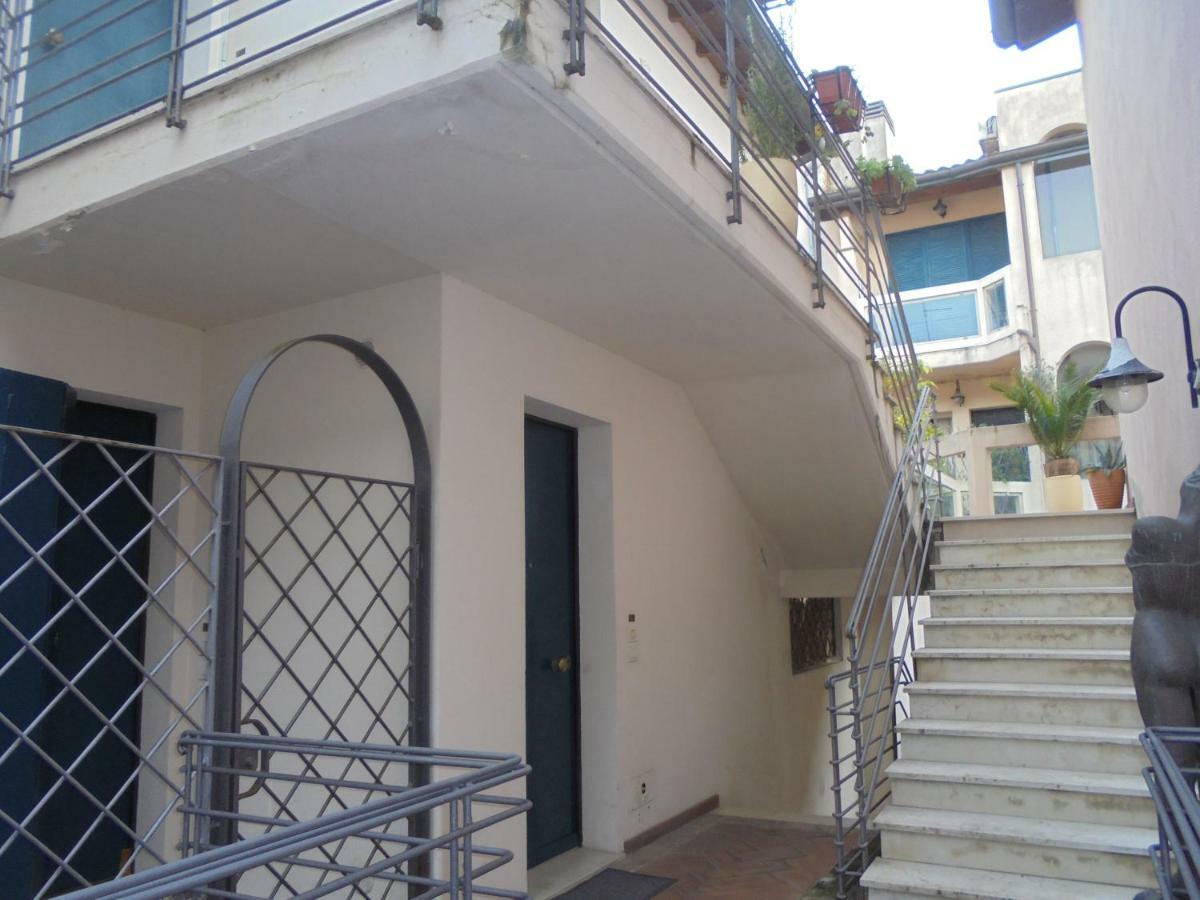 Appartamento Bilocale centro storico Pesaro Esterno foto